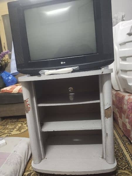 LG TV 21 INCH JAPANESE BRAND + TV TROLLEY 0