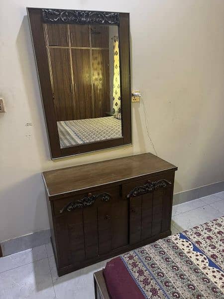 bed with 2 sidetables and a dressing table 3