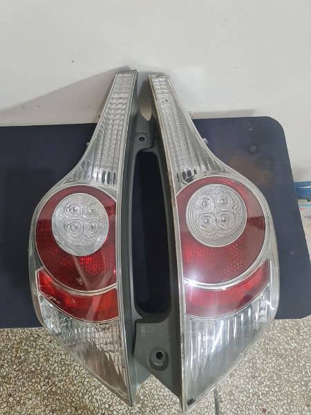 Toyota aqua back light pair 0