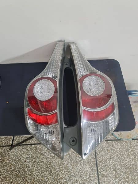 Toyota aqua back light pair 1