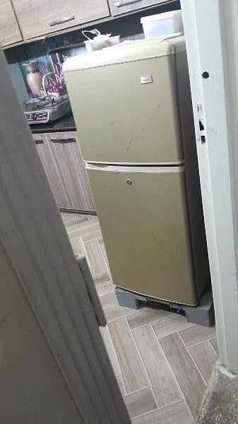 2 door haier fridge 0