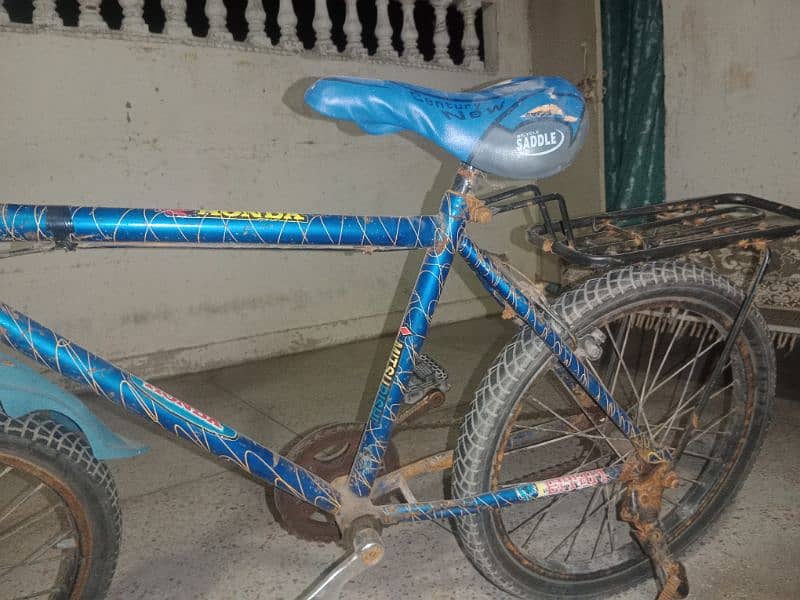 used cycle just in Rs:6000 only (bargaining ho jaye gi ) 4