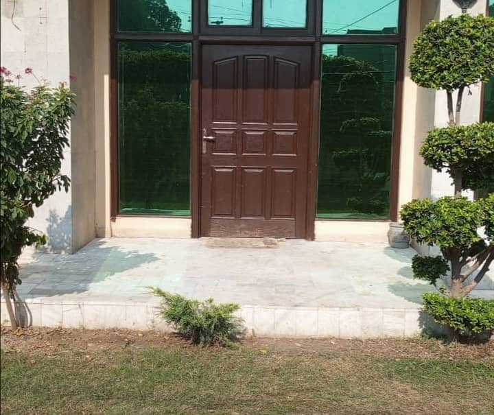 Prime Location In Model Town Extension Of Lahore, A 21 Marla House Is Available 1