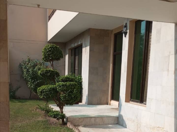 Prime Location In Model Town Extension Of Lahore, A 21 Marla House Is Available 2