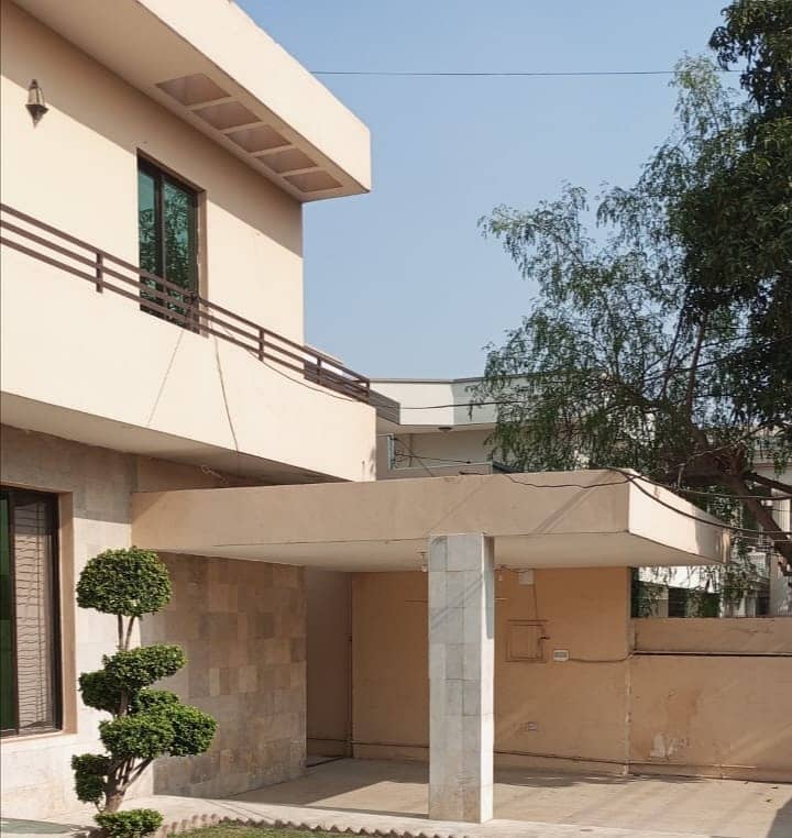 Prime Location In Model Town Extension Of Lahore, A 21 Marla House Is Available 4