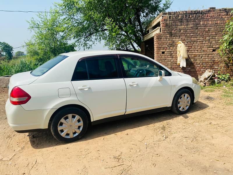 Nissan Tiida 2012 Nissan tida 7/12 12