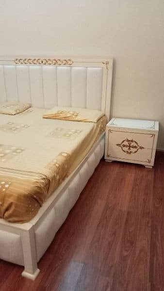 BRAND NEW BED SET ROYAL WHITE 1