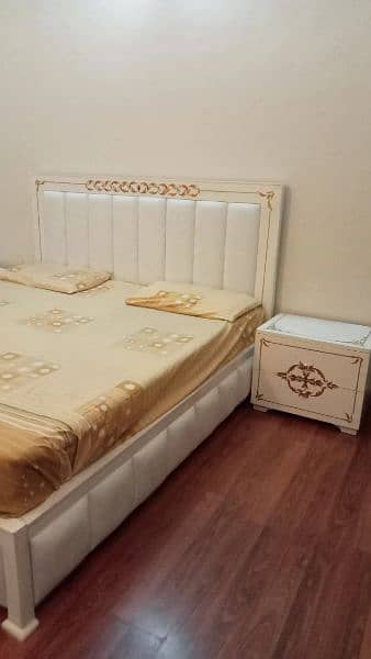 BRAND NEW BED SET ROYAL WHITE 4