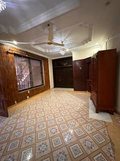 Portion for rent 3bed 3bath kichan TV loung drawing room daying room store room location ayub caloni pani bijli Gass sab available car porch