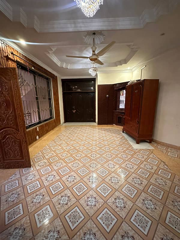 Portion for rent 3bed 3bath kichan TV loung drawing room daying room store room location ayub caloni pani bijli Gass sab available car porch 3