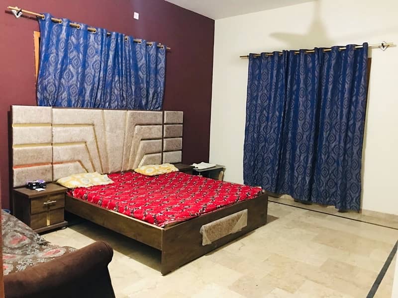 COUPLES ROOM AVAILABLE GUEST HOUSE GULSHAN JAUHOR 14