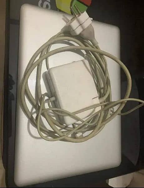 Apple Macbook Pro With Charger 1