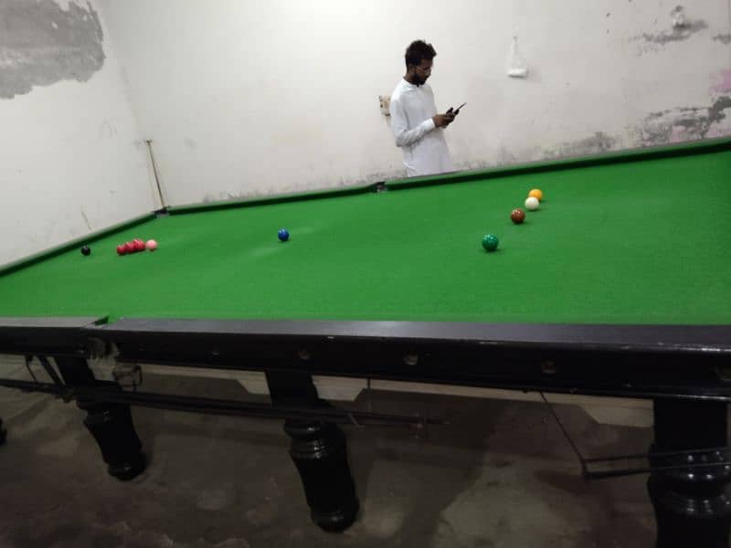 Snooker table 0