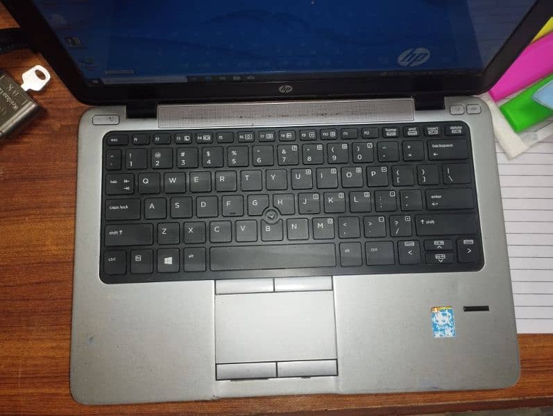 HP 820 1