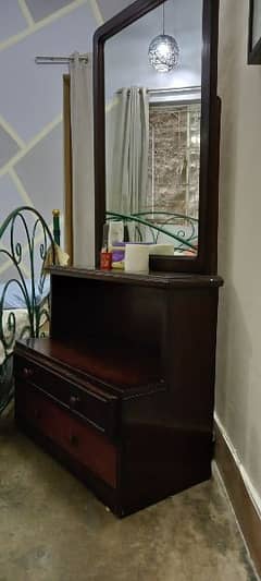 Dressing table