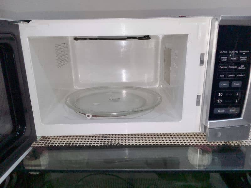 PEL Glamour Microwave Oven 30 Ltr 2