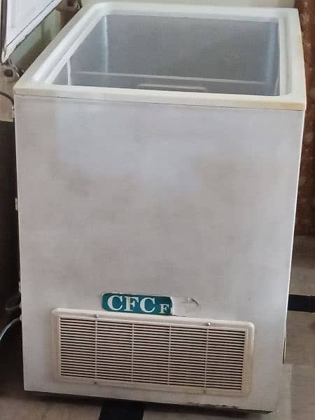 Used deep freezer but in good condition 4