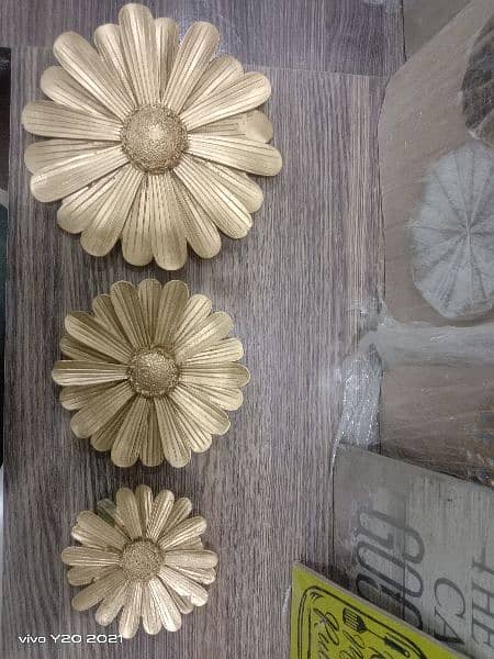 different wall hanging articles 4