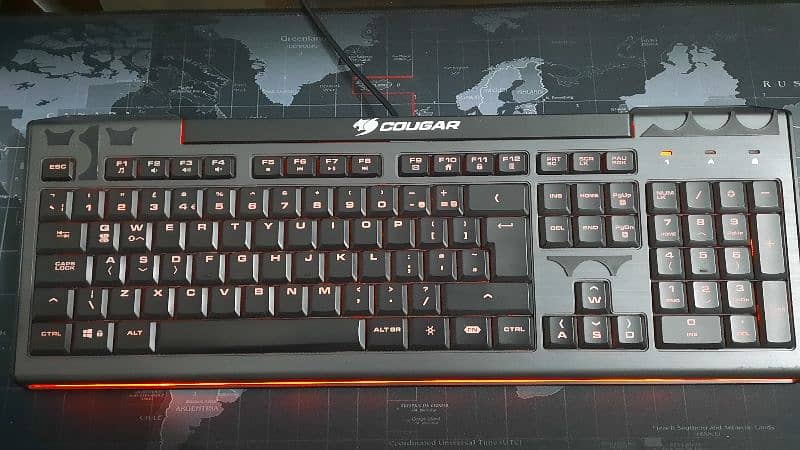 Cougar 200K backlight Keyboard 3