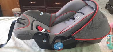 Branded baby cot and car seat