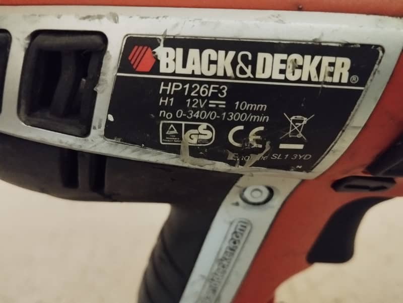 Black&Decker cordless drill with two batteries, Charger and bag 1