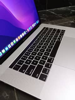 MacBook pro (15.4inch_2017) Core_i7, 16/512 SSD