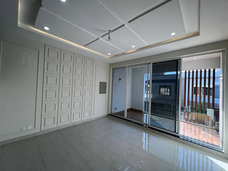 10 Marla House For Sale In Paragon City Lahore 27