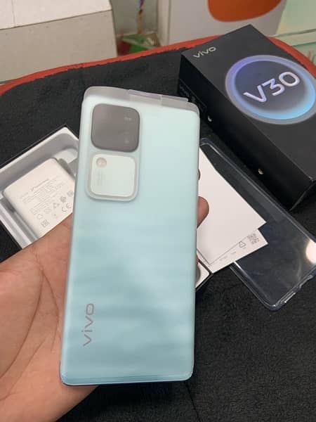 Vivo v30 just box open 1