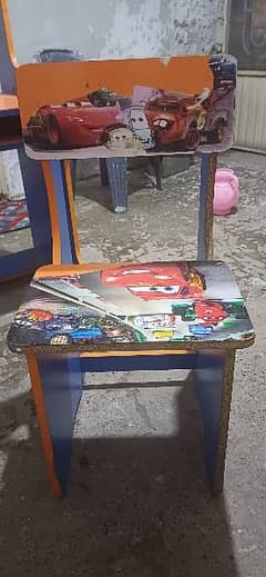 Study table with 1 chair in good condition