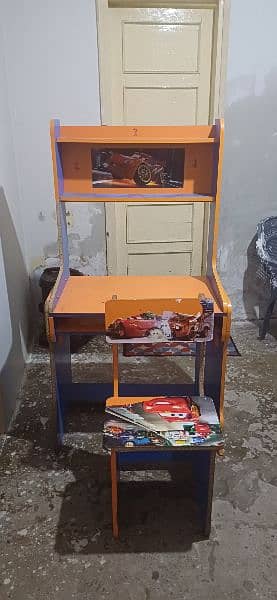 Study table with 1 chair in good condition 3