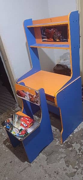 Study table with 1 chair in good condition 4