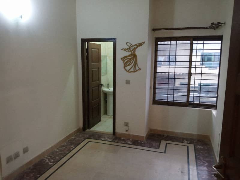 8vMarla 2 Bed Room Upper Portion 3