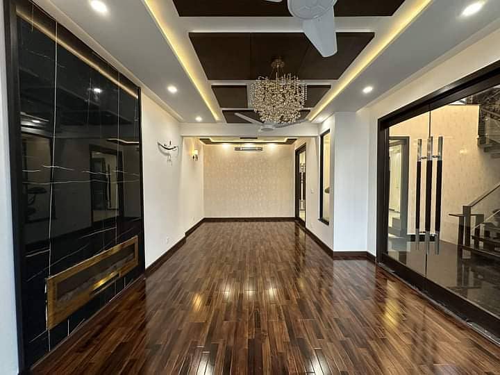 10 Marla Luxury Modren House For Rent DHA Phase 7 Y Block Near McDonald's 3