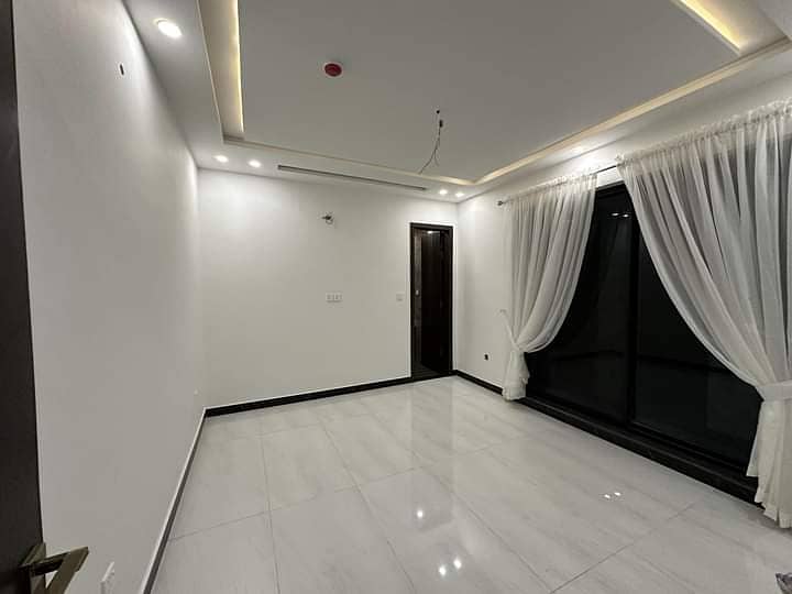 10 Marla Luxury Modren House For Rent DHA Phase 7 Y Block Near McDonald's 5