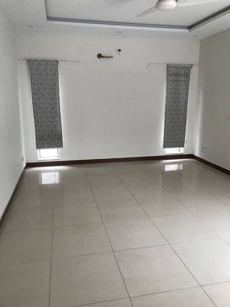 1 Kanal Luxury Portion Available For Rent 1