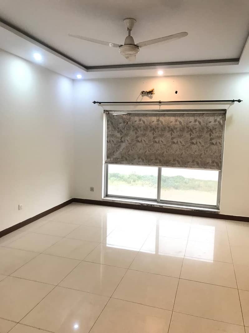 1 Kanal Luxury Portion Available For Rent 5