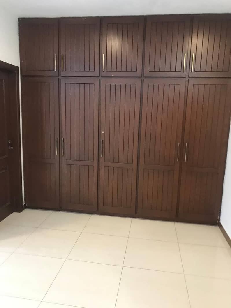 1 Kanal Luxury Portion Available For Rent 6