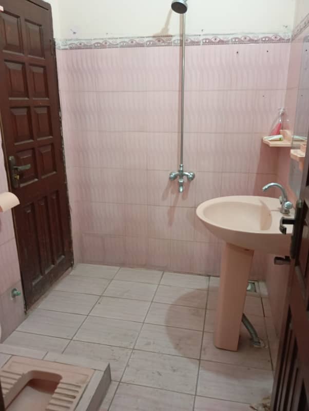 10 mrla House For Rent. Silent ofc, at hot location johar town 1