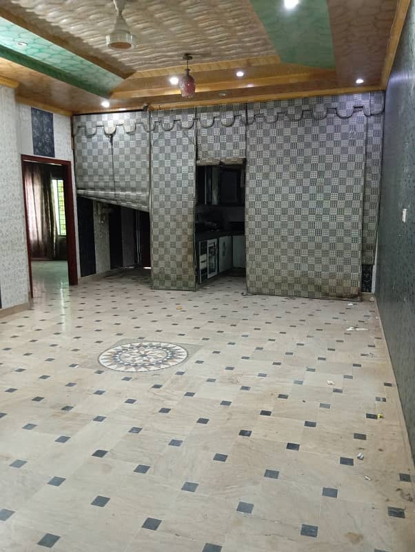 10 mrla House For Rent. Silent ofc, at hot location johar town 8