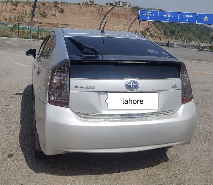 Toyota Prius 2011 1