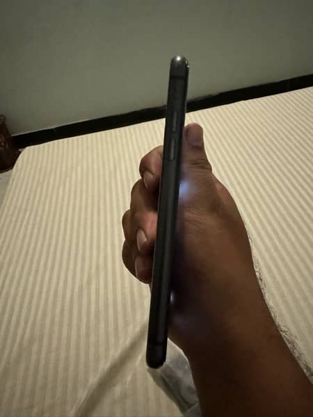 iphone 11 64 gb by pass non pta all okay 6