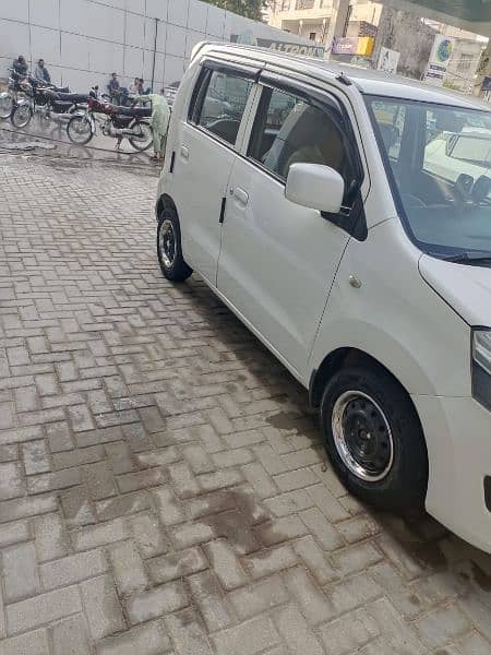 Suzuki Wagon R 2017 11