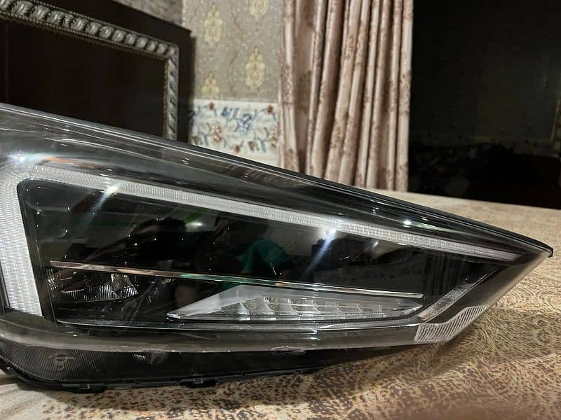 Tusson Hyundai front light Right side 1