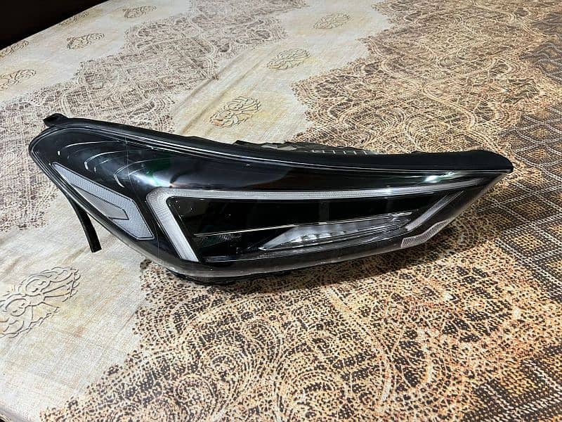 Tusson Hyundai front light Right side 2