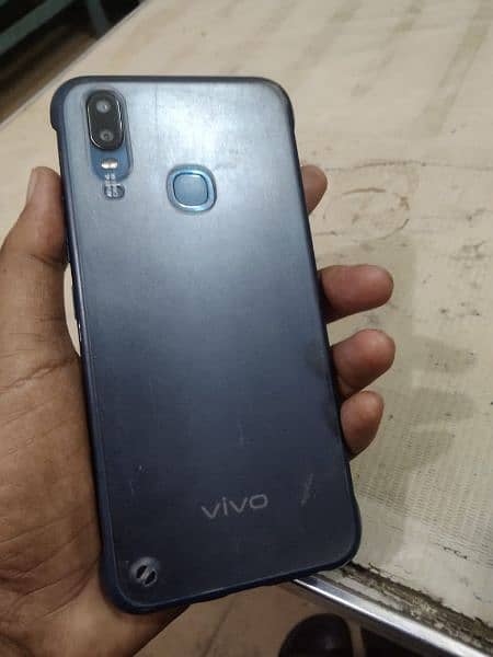 vivo y11 2gb 32gb pack set pta apprived . 11