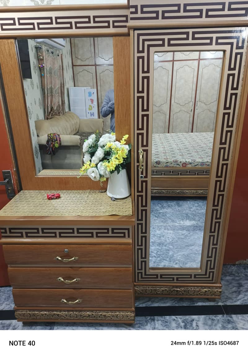 Bed, 2 side Tables, Dressing Table with Full Mirror 7