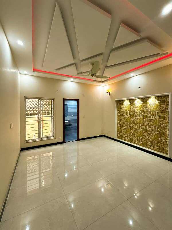 Elegant 10 Marla House With Basement For Sale In Bahria Town Lahore 12