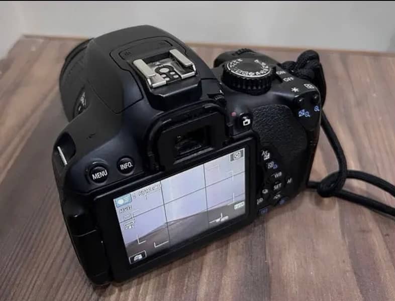 Canon EOS 650D With 18-55mm Lens 4