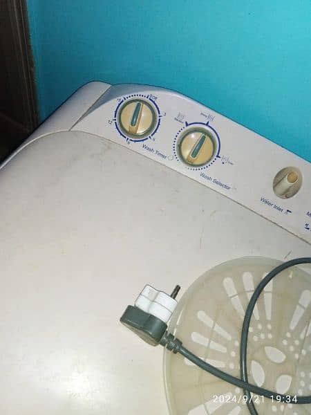 Haier washing machine twin tub model number HWM-80-000S 1