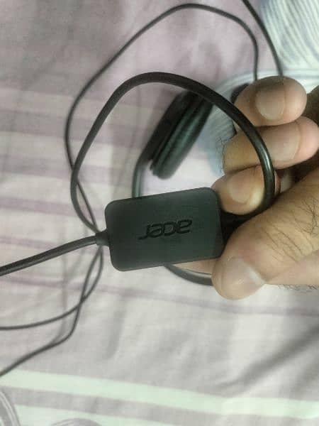 Acer EH 1000 Headphone 2